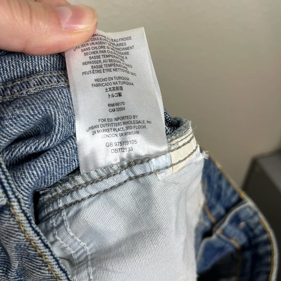 🔴 5 for $25! Free People Denim Mini Skirt Distressed Button Front Size 2 - Picture 11 of 11